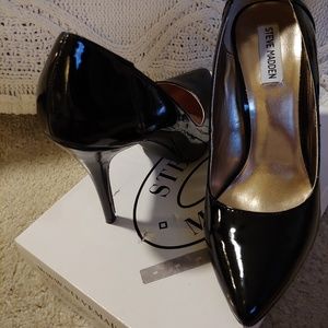 Steve Madden P-Carli Black Pumps